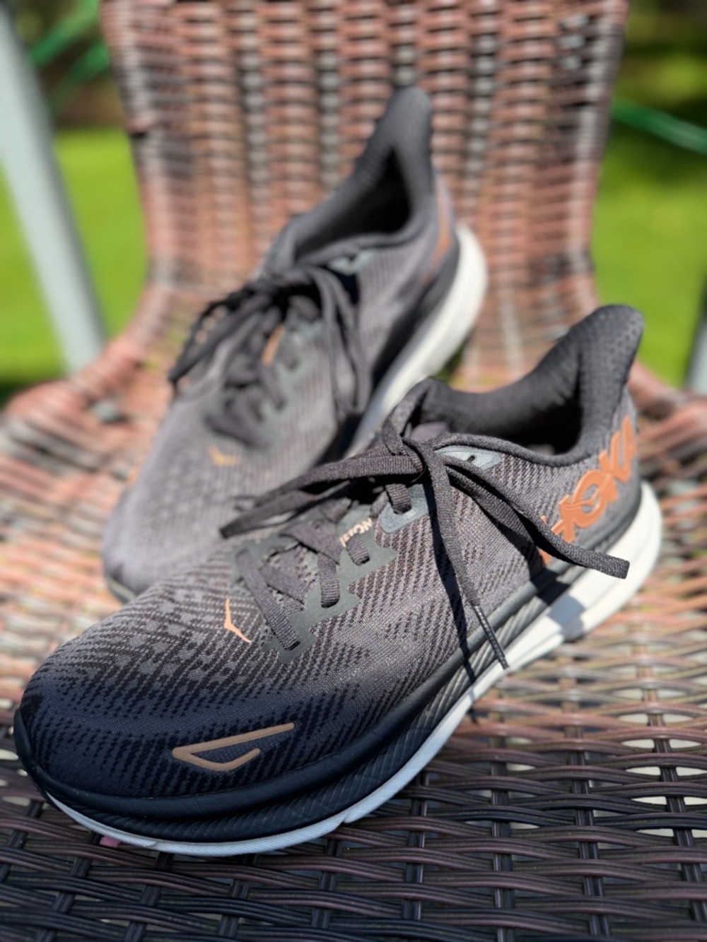 Hoka One One Clifton 9 Women’s Running Gym Training Shoes Black Gold - Size 7.5